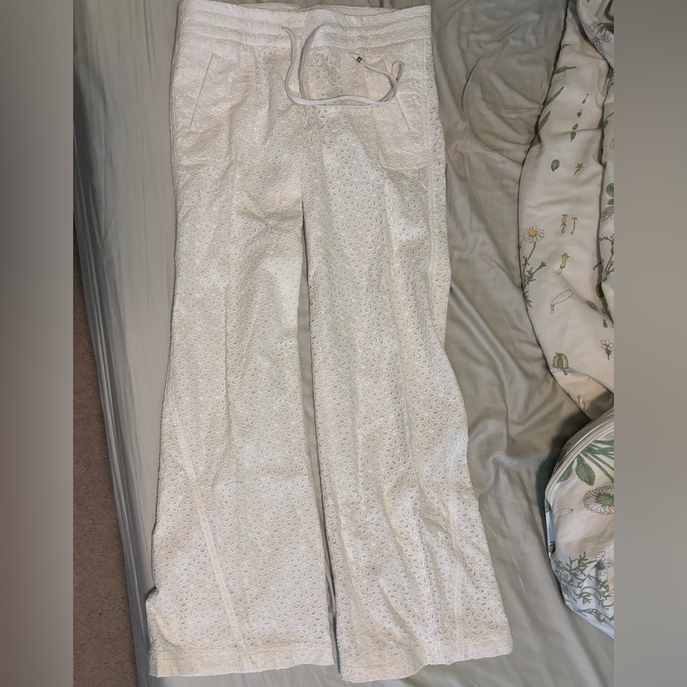 Beautiful White thickish linen pants. Elegant, flattering and vintage